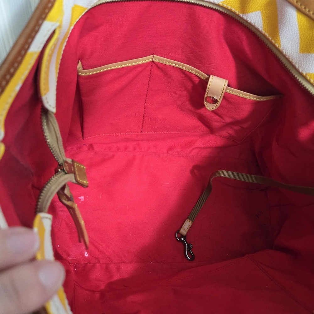 🌼 Dooney & Bourke Yellow Chevron Tote - Picture 6 of 6